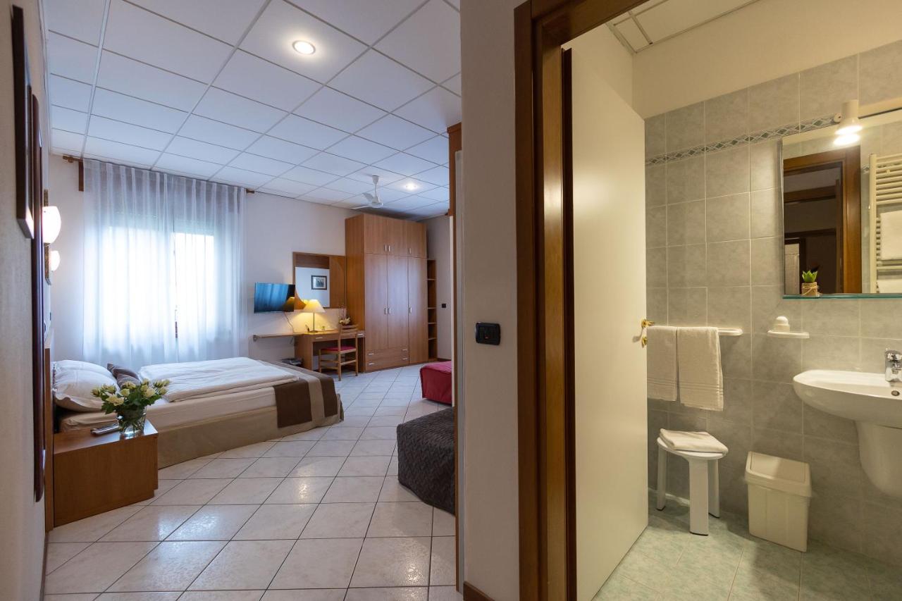 La Mimosa Lazise Hotel ภายนอก รูปภาพ