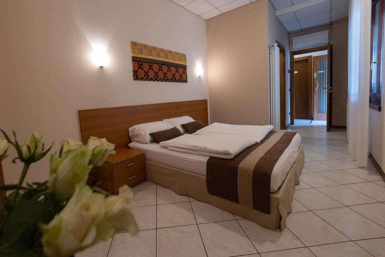 La Mimosa Lazise Hotel ภายนอก รูปภาพ
