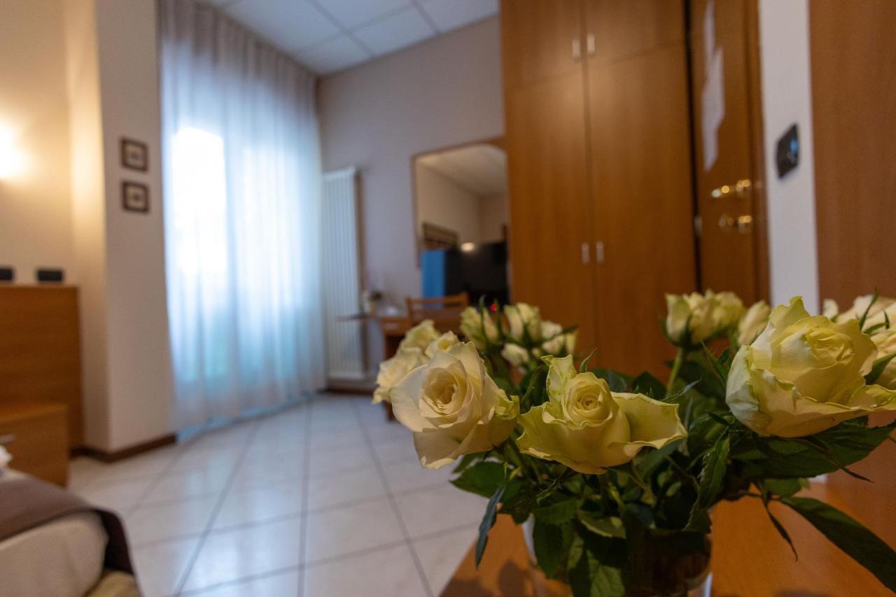 La Mimosa Lazise Hotel ภายนอก รูปภาพ