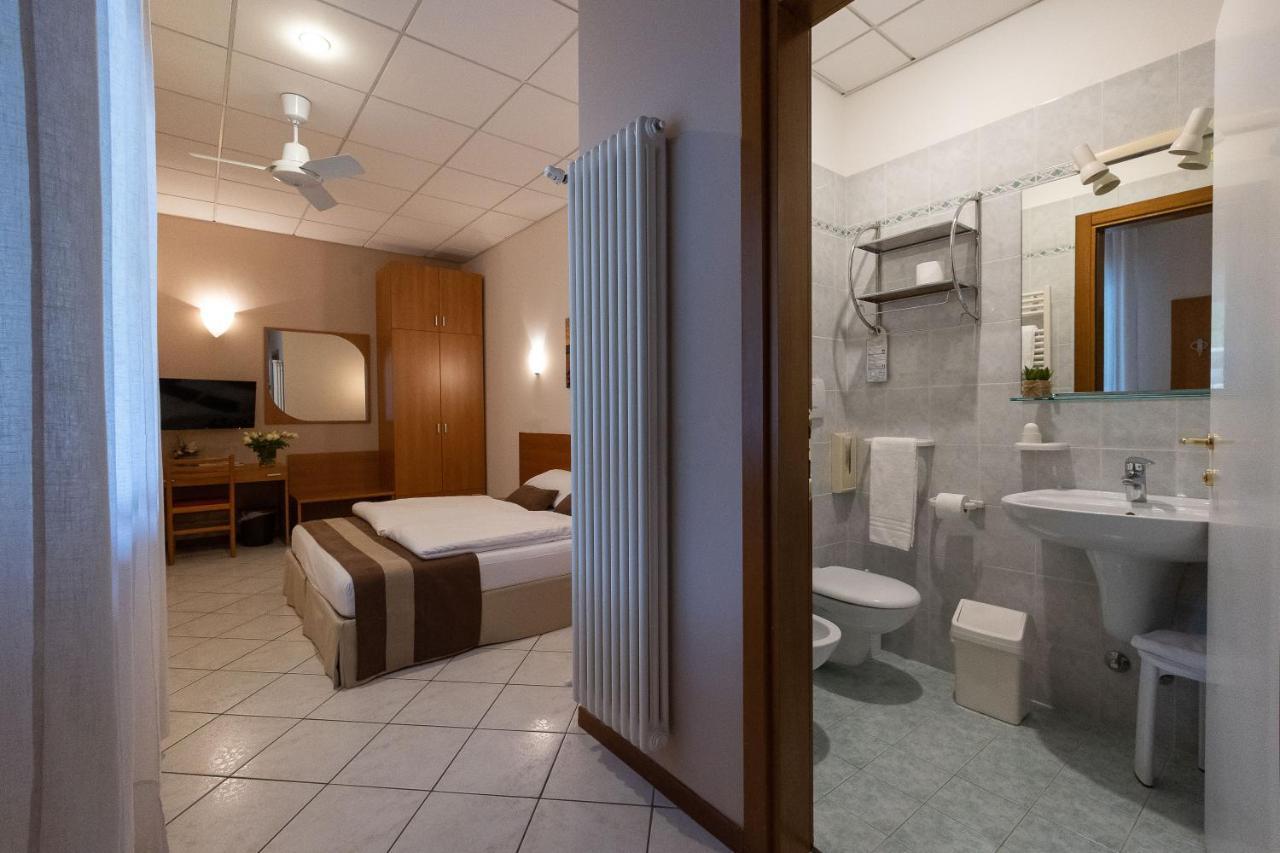 La Mimosa Lazise Hotel ภายนอก รูปภาพ