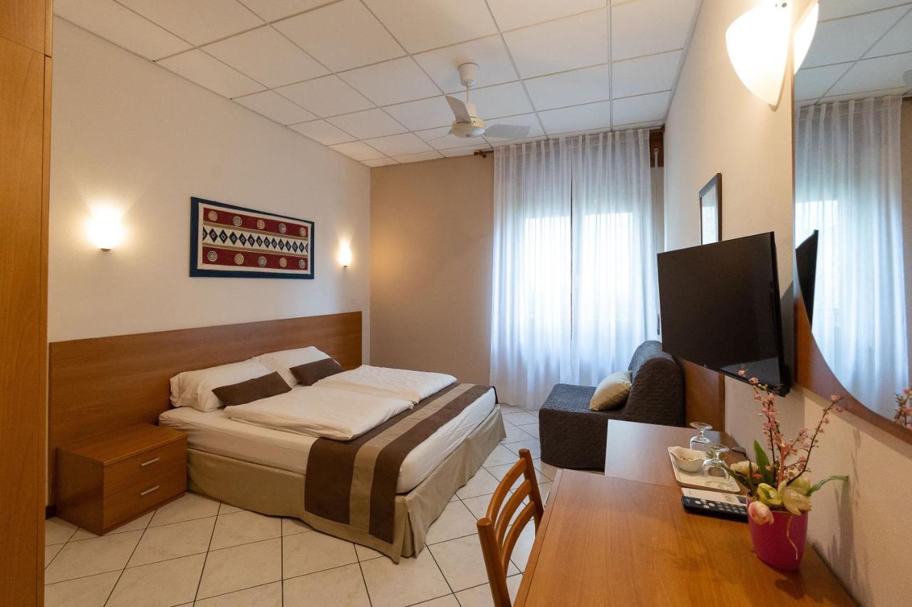 La Mimosa Lazise Hotel ภายนอก รูปภาพ